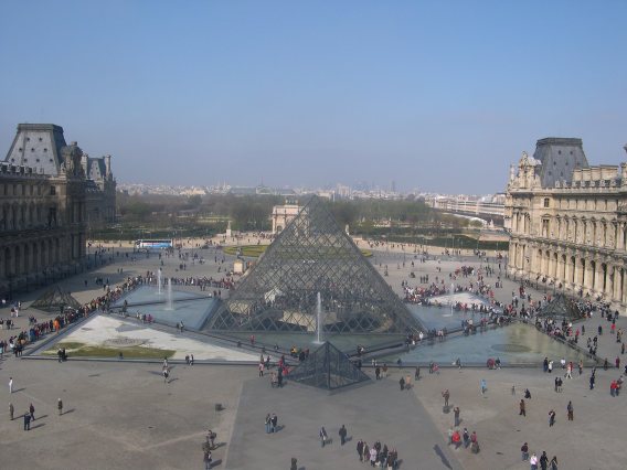  pyramide du Louvre